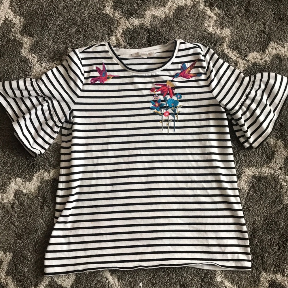 Beautiful LOFT top bell sleeves!